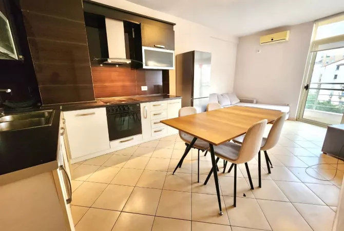 Shtepi me qera 2+1 ne Tirane - 650 Euro