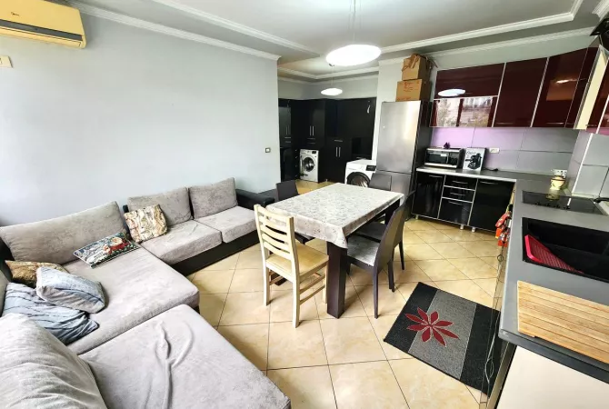 Shtepi me qera 2+1 ne Tirane - 700 Euro