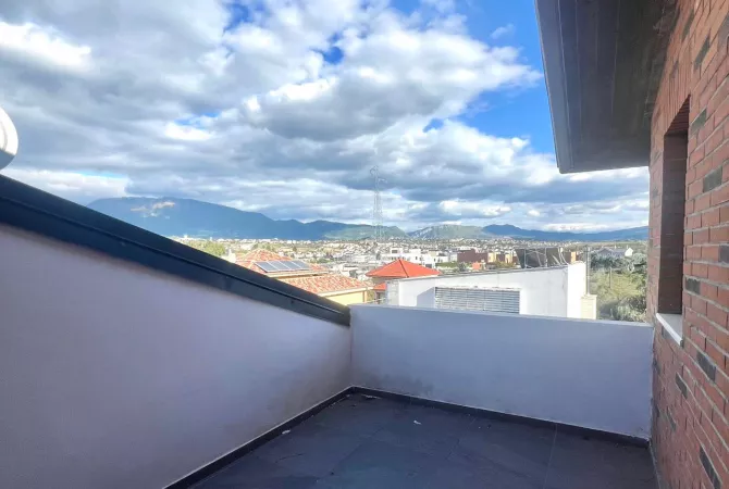Shtepi me qera 7+1 ne Tirane - 4,500 Euro