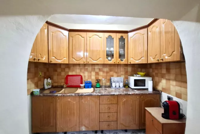 Shtepi ne shitje 2+1 ne Tirane - 130,000 Euro