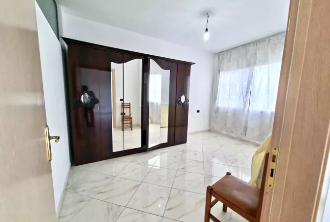 Shtepi me qera 2+1 ne Tirane - 38,000 Leke