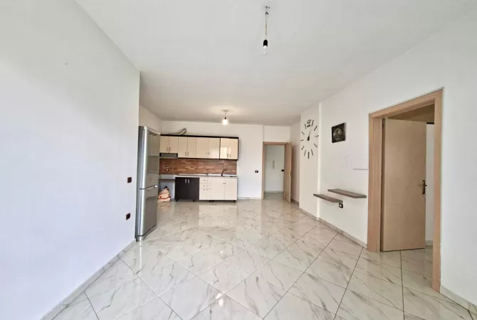 Shtepi me qera 2+1 ne Tirane - 38,000 Leke