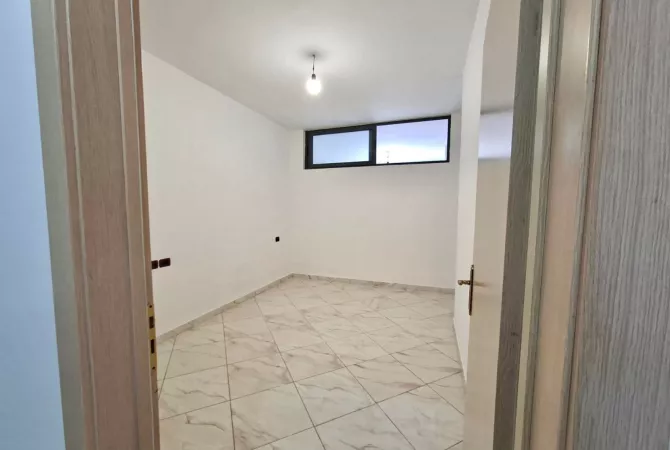 Shtepi me qera 2+1 ne Tirane - 38,000 Leke