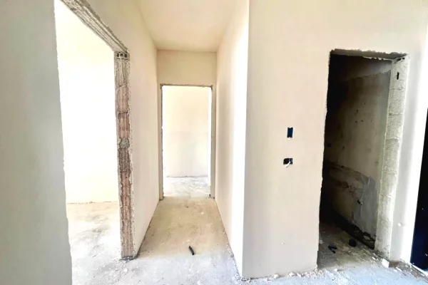 Shtepi ne shitje Apartament ne Tirane, 2+1, Mobilimi Bosh, pa mobiluar, Pagesa 115,000  Euro.