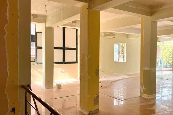 Business Property for Rent 3+1 in Tirana - 200,000 Leke