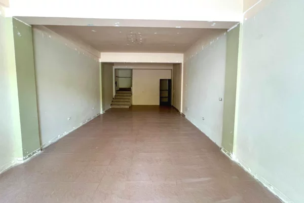 Business Property for Rent 3+1 in Tirana - 200,000 Leke