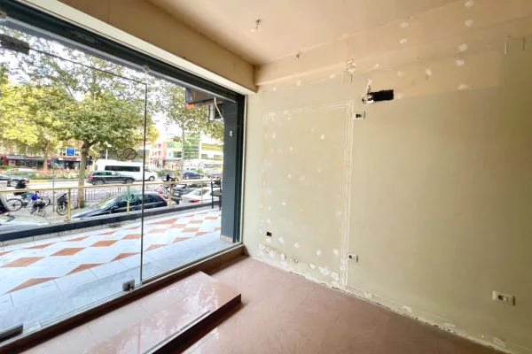 Business Property for Rent 3+1 in Tirana - 200,000 Leke