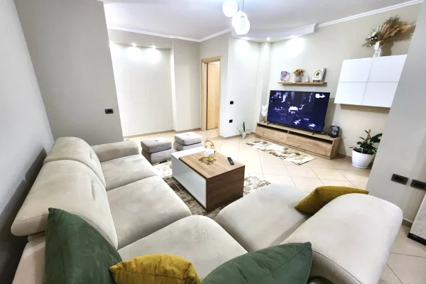 Shtepi me qera 2+1 ne Tirane - 650 Euro