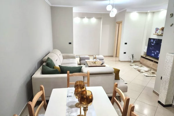 Shtepi me qera 2+1 ne Tirane - 650 Euro