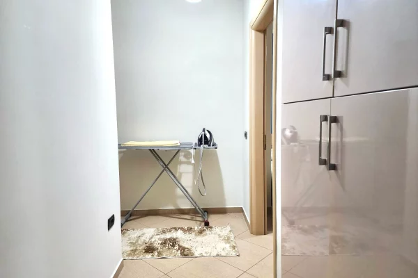 Shtepi me qera 2+1 ne Tirane - 650 Euro