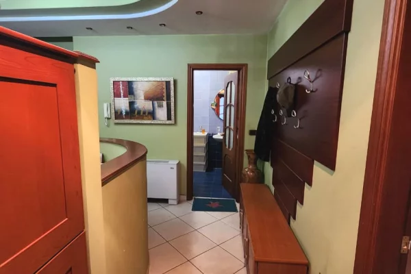 Shtepi me qera 2+1 ne Tirane - 750 Euro