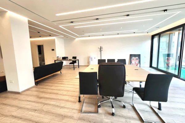 Business Property for Rent 3+1 in Tirana - 1,150 Euro