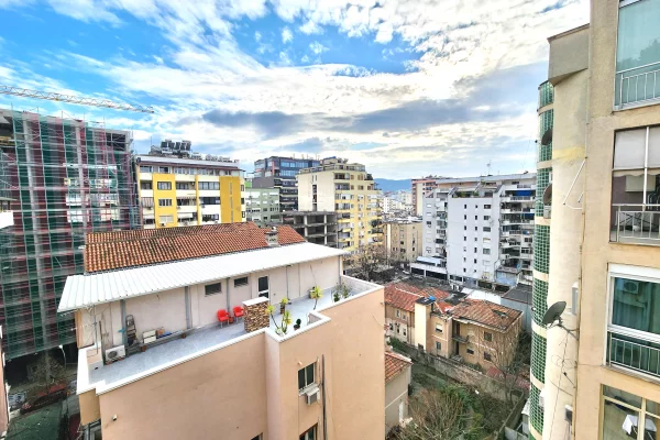 Business Property for Rent 3+1 in Tirana - 1,150 Euro