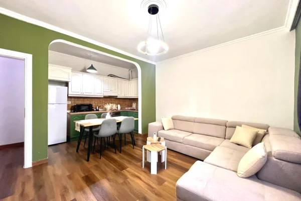Shtepi me qera 2+1 ne Tirane - 999 Euro