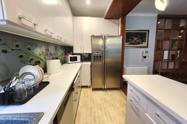 Shtepi me qera 3+1 ne Tirane - 1,800 Euro