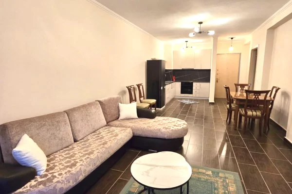 Shtepi me qera 2+1 ne Tirane - 450 Euro