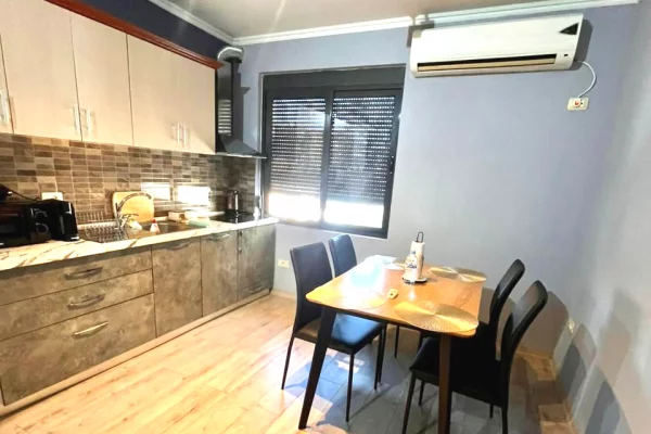 Shtepi me qera 2+1 ne Tirane - 55,000 Leke