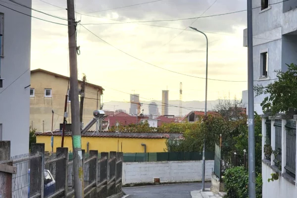 Shtepi me qera 2+1 ne Tirane - 415 Euro