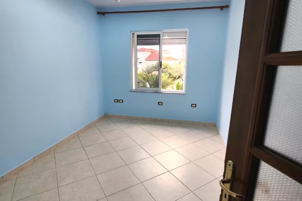 Shtepi me qera 2+1 ne Tirane - 415 Euro