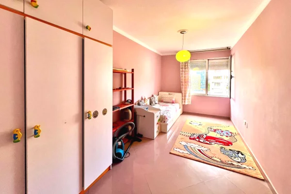 Shtepi me qera 2+1 ne Tirane - 800 Euro