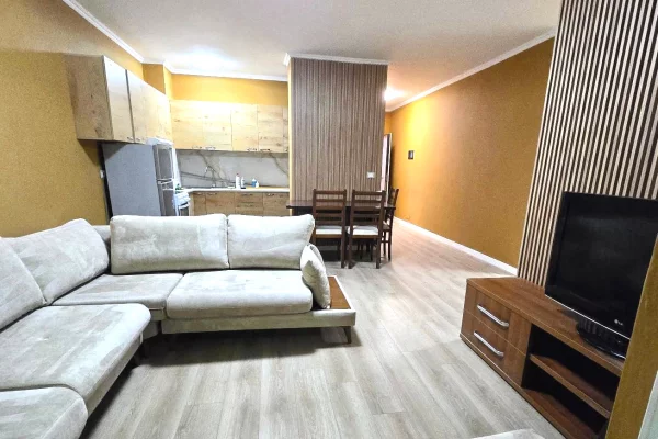 Shtepi me qera 2+1 ne Tirane - 70,000 Leke