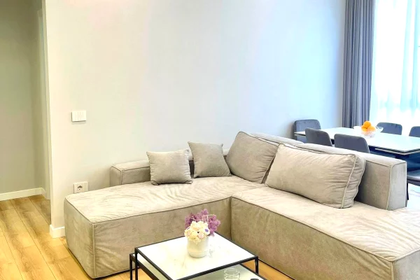 Shtepi me qera Apartament ne Tirane, 1+1, Mobilimi E mobiluar, Pagesa 1,300  Euro.