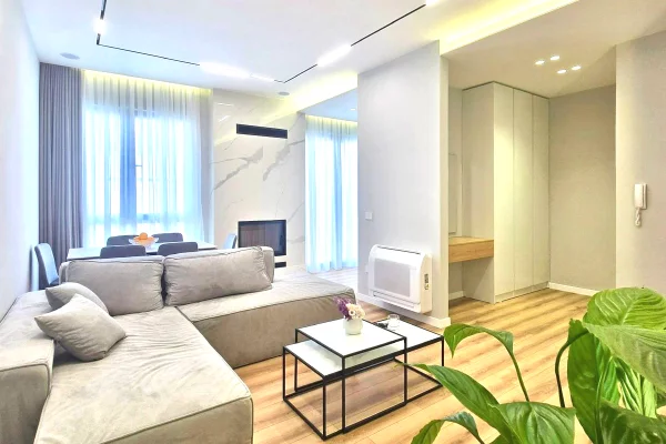 Shtepi me qera Apartament ne Tirane, 1+1, Mobilimi E mobiluar, Pagesa 1,300  Euro.