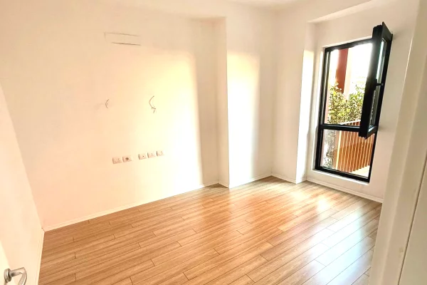 Business Property for Rent 3+1 in Tirana - 1,400 Euro