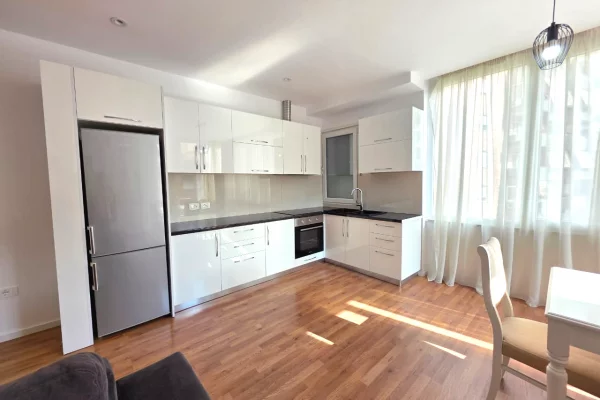 Shtepi me qera 2+1 ne Tirane - 680 Euro