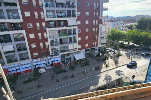 Shtepi ne shitje Apartament ne Tirane, 2+1, Mobilimi Bosh, pa mobiluar, Pagesa 190,000  Euro.