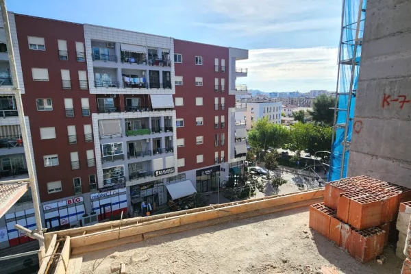 Shtepi ne shitje Apartament ne Tirane, 2+1, Mobilimi Bosh, pa mobiluar, Pagesa 190,000  Euro.
