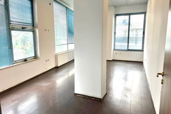Business Property for Rent 3+1 in Tirana - 2,500 Euro