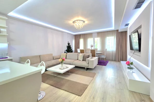 Shtepi me qera 2+1 ne Tirane - 1,300 Euro
