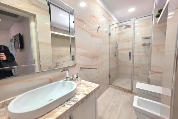 Shtepi me qera 2+1 ne Tirane - 1,300 Euro