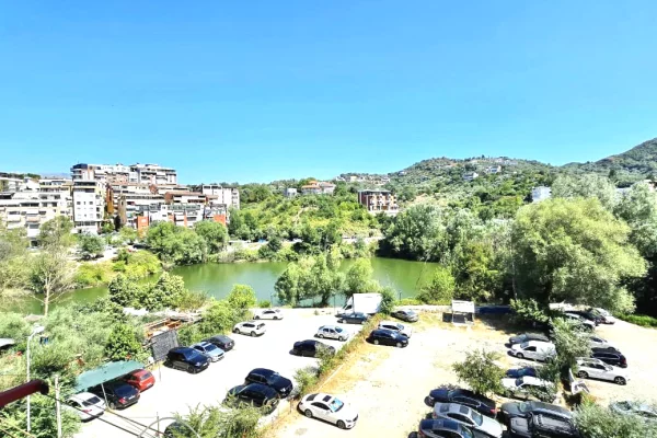 Shtepi me qera Apartament ne Tirane, 3+1, Mobilimi E mobiluar, Pagesa 1,000  Euro.