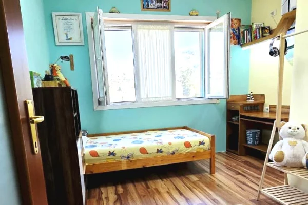 Shtepi me qera Apartament ne Tirane, 3+1, Mobilimi E mobiluar, Pagesa 1,000  Euro.