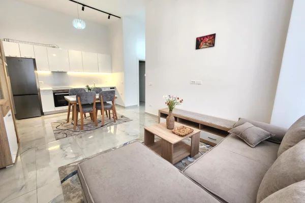 Shtepi me qera 1+1 ne Tirane - 35,000 Leke