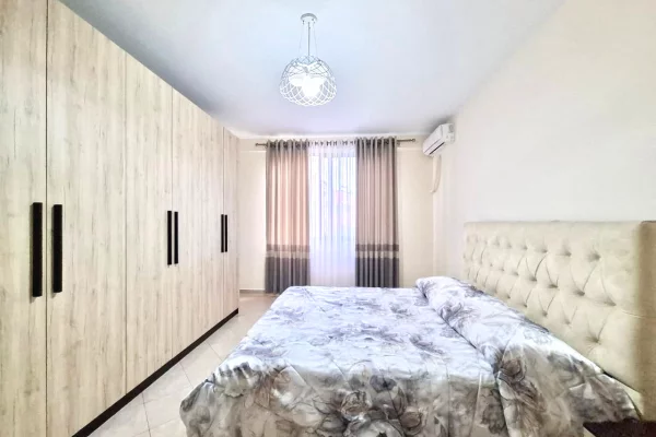 Shtepi me qera Apartament ne Tirane, 3+1, Mobilimi E mobiluar, Pagesa 680  Euro.