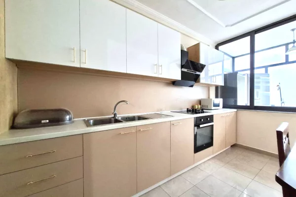 Shtepi me qera Apartament ne Tirane, 3+1, Mobilimi E mobiluar, Pagesa 680  Euro.