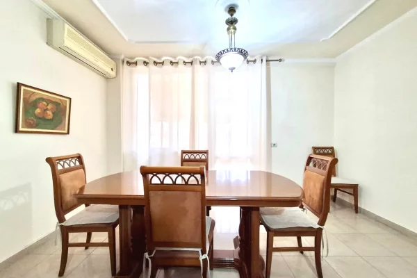 Shtepi me qera Apartament ne Tirane, 3+1, Mobilimi E mobiluar, Pagesa 680  Euro.