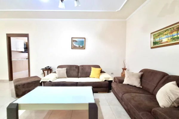 Shtepi me qera 3+1 ne Tirane - 700 Euro