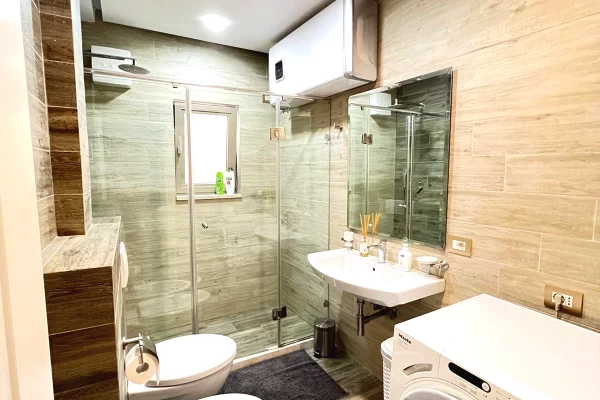 Shtepi me qera Apartament ne Tirane, 2+1, Mobilimi E mobiluar, Pagesa 1,200  Euro.