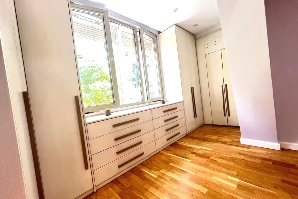 Shtepi me qera Apartament ne Tirane, 2+1, Mobilimi E mobiluar, Pagesa 1,200  Euro.