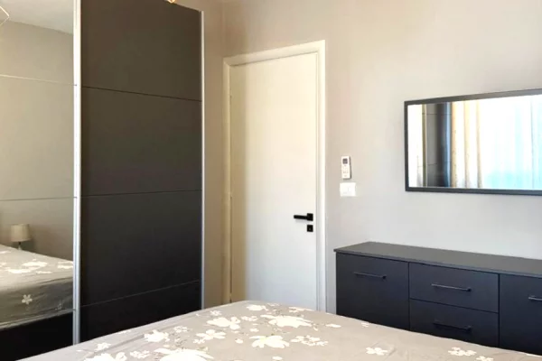 Shtepi me qera Apartament ne Tirane, 2+1, Mobilimi E mobiluar, Pagesa 700  Euro.