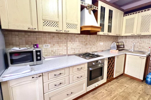 Shtepi me qera 2+1 ne Tirane - 550 Euro