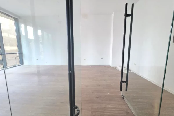 Ambient biznesi me qera 3+1 ne Tirane - 800 Euro