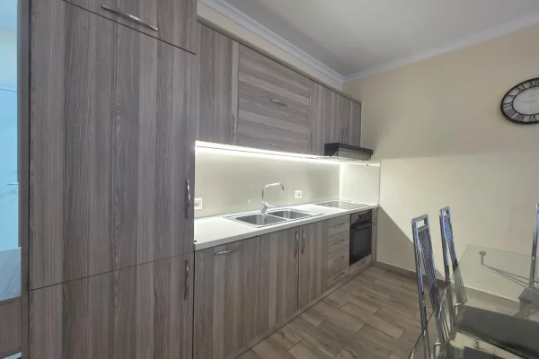 Shtepi me qera Apartament ne Tirane, 1+1, Mobilimi E mobiluar, Pagesa 54,000  Euro.