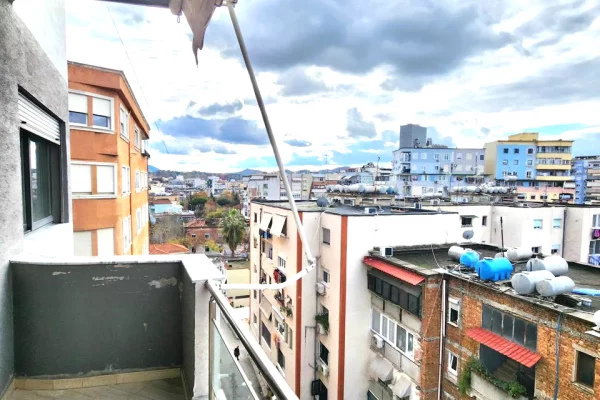 Shtepi me qera 2+1 ne Tirane - 79,500 Leke