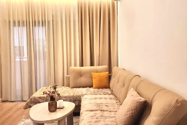 Shtepi me qera Apartament ne Tirane, 2+1, Mobilimi E mobiluar, Pagesa 1,500  Euro.