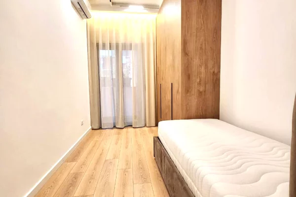 Shtepi me qera Apartament ne Tirane, 2+1, Mobilimi E mobiluar, Pagesa 1,500  Euro.